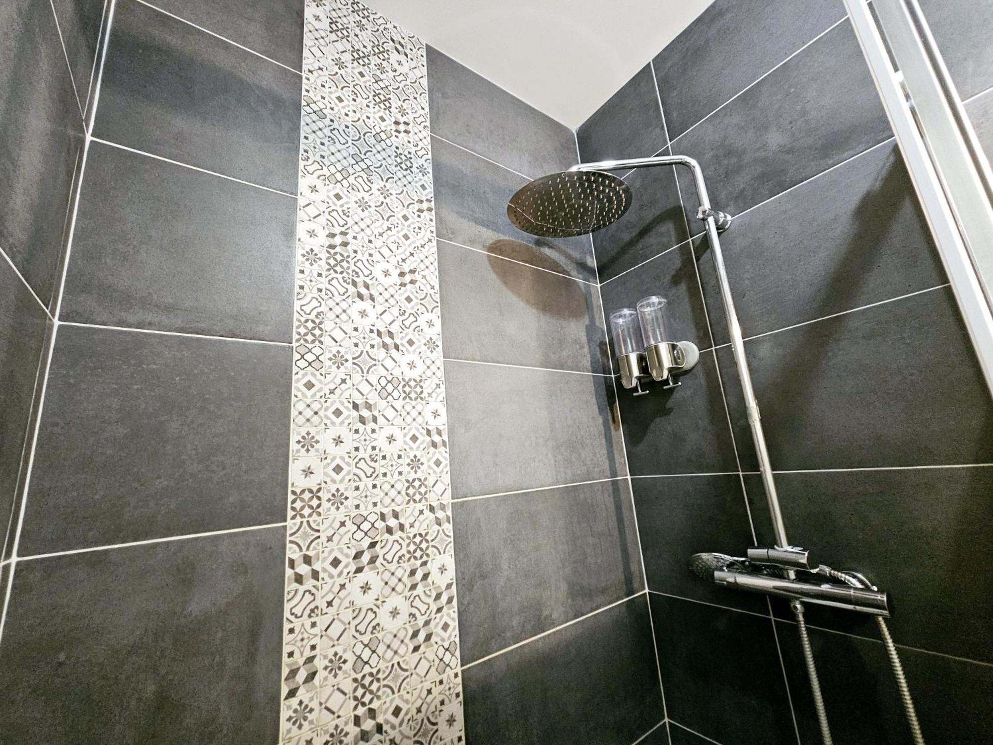 Passage Secret - Ideal Pro, Couples, Familles & Amis - Le Calme En Hypercentre - Wifi Haut Debit - Netflix - Machine A Laver - Gare, Cathedrale, Commerces, Restaurants & Transports En Commun A Moins De 10 Minutes A Pied Reims Bagian luar foto