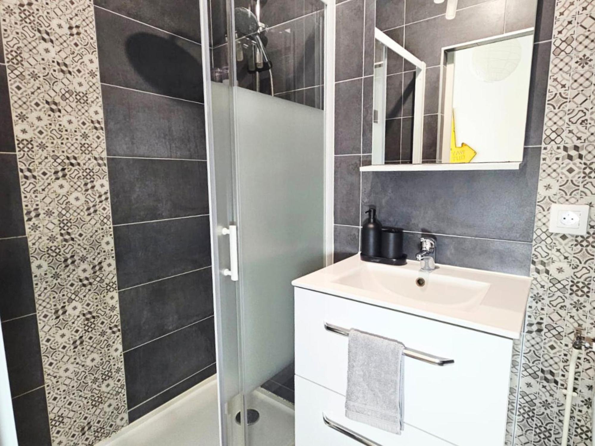 Passage Secret - Ideal Pro, Couples, Familles & Amis - Le Calme En Hypercentre - Wifi Haut Debit - Netflix - Machine A Laver - Gare, Cathedrale, Commerces, Restaurants & Transports En Commun A Moins De 10 Minutes A Pied Reims Bagian luar foto